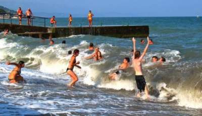 Ученые рассказали об опасности купания в морской воде